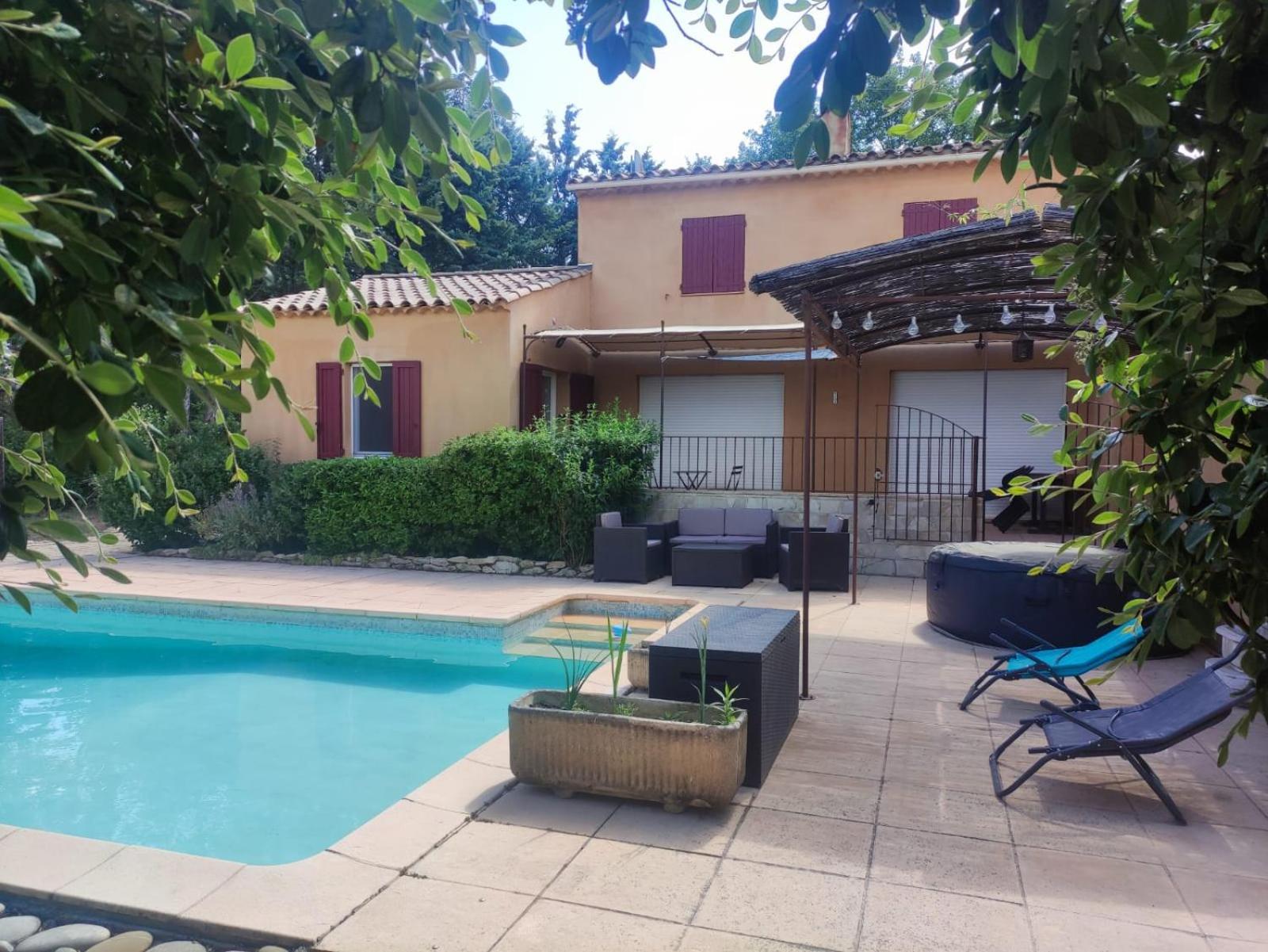 Studio 25M2 Avec Piscine Et Spa, Proche Iter Et Cadarache Apartman Valensole Kültér fotó